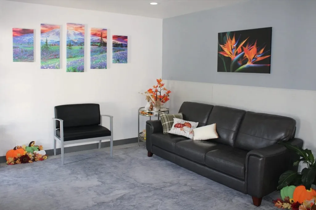 Calm, modern welcome lounge.